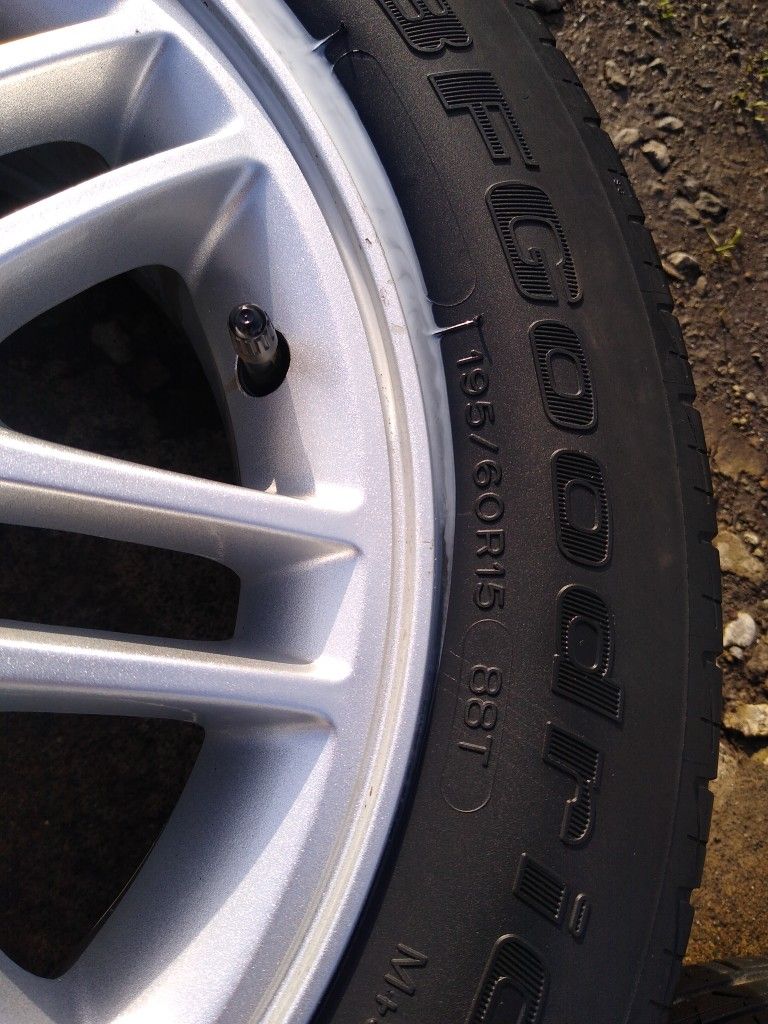 Rines 15x6 De 4 Hoyos Para Ford Focus Bolt Pattern 4x108 Con Llantas