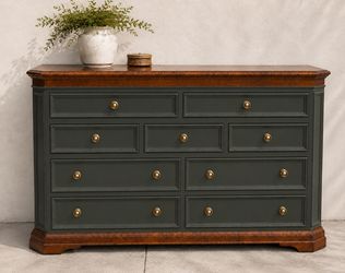 ✨ Ravenshire Dresser ✨