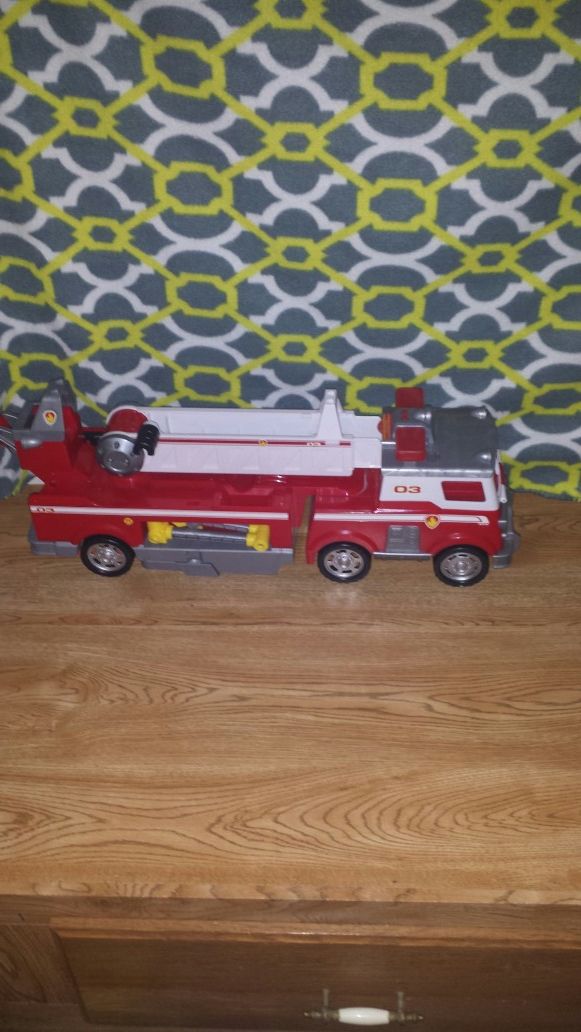 Kids fire truck toy with extendable latter with lights and siren sounds