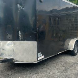tráiler cerrado 