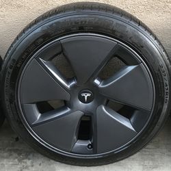 Tesla Model 3 Aero 18” Michelin tires