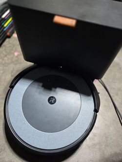 iRobot Roomba Self-Emptying Robot Vacuum w/ Clean Base