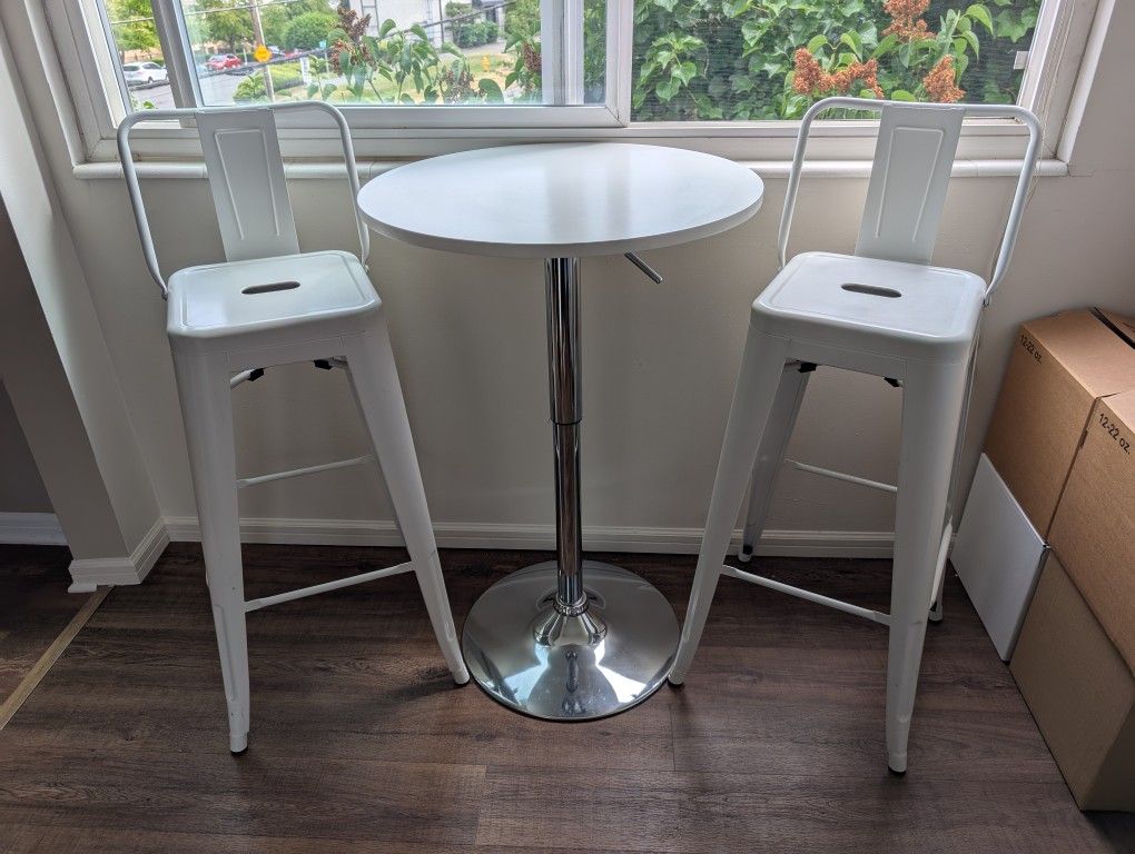 White Table And Chairs