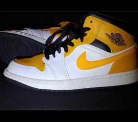 Air Jordan 1 Mid “University Gold” Men’s Size 8