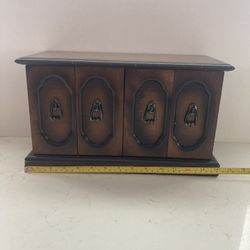 Wooden jewelry box