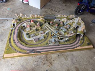 HO Table and Train Set