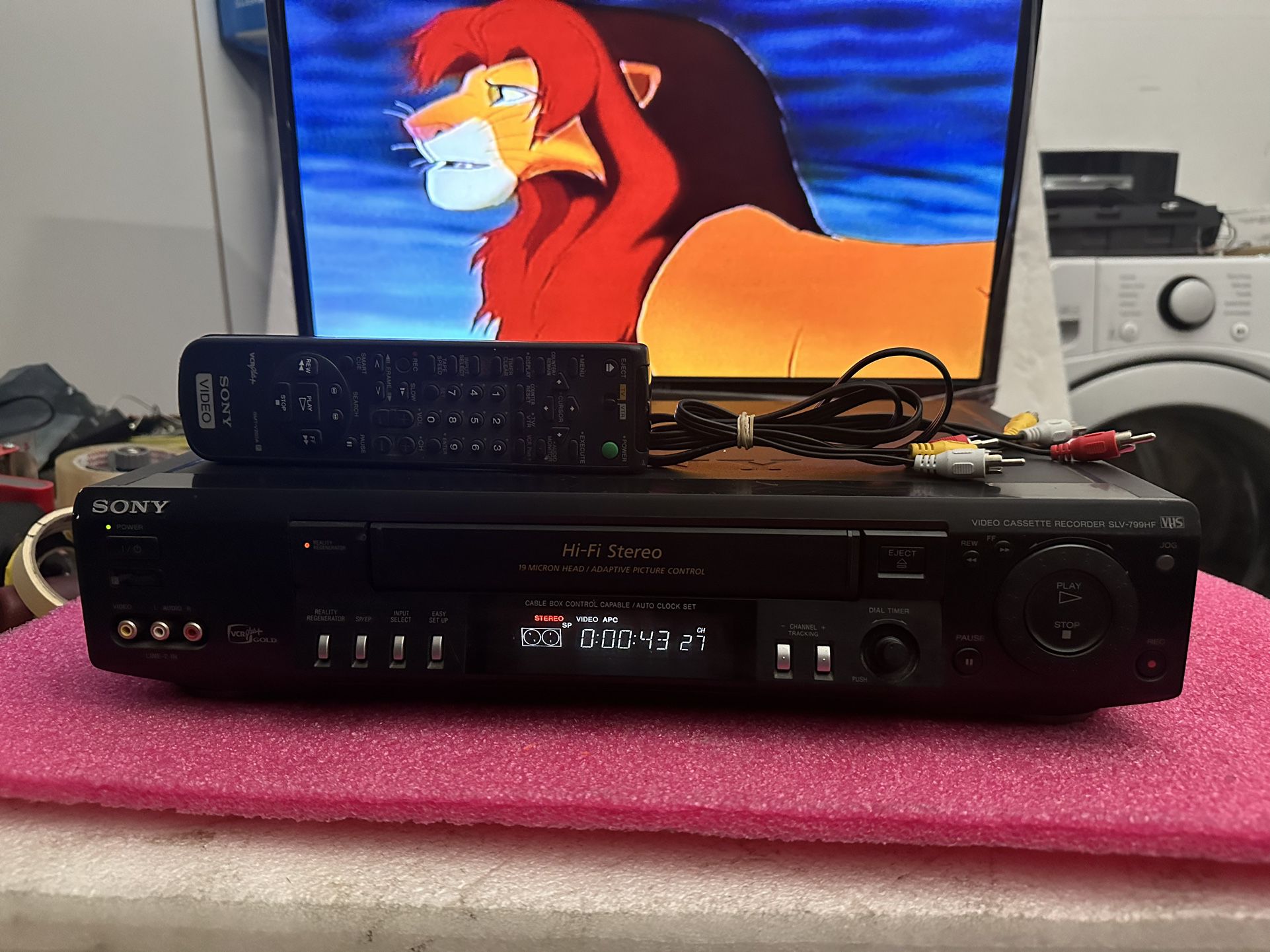 SONY SLV-790HF VCR VHS 4 HEAD HI-FI STEREO VHS PLAYER WITH REMOTE  AND AV CABLES 