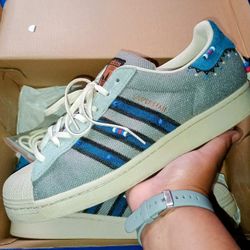 Men's Size 10.5 Adidas Superstar Navajo Culture 