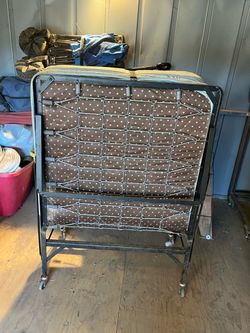 Twin size folding bed