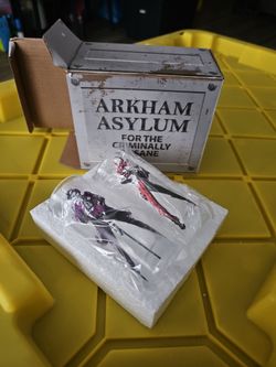 The Joker and Harley Quinn shot glass set