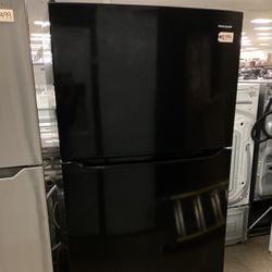 Frigidaire Top Freezer Refrigerator 
