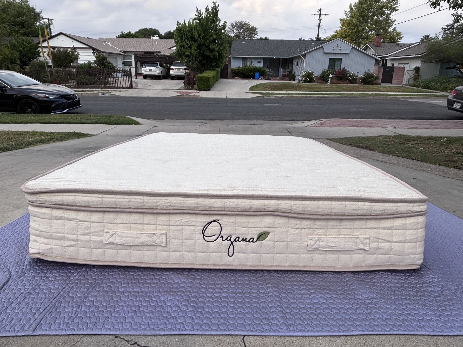 $300 LIKE NEW WAYFAIR ORGANA LUXURY 12" QUEEN MATTRESS
