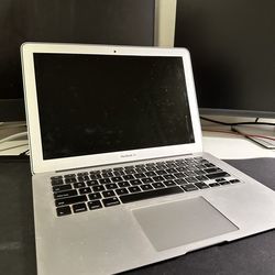Apple MacBook Air Laptop 13.3