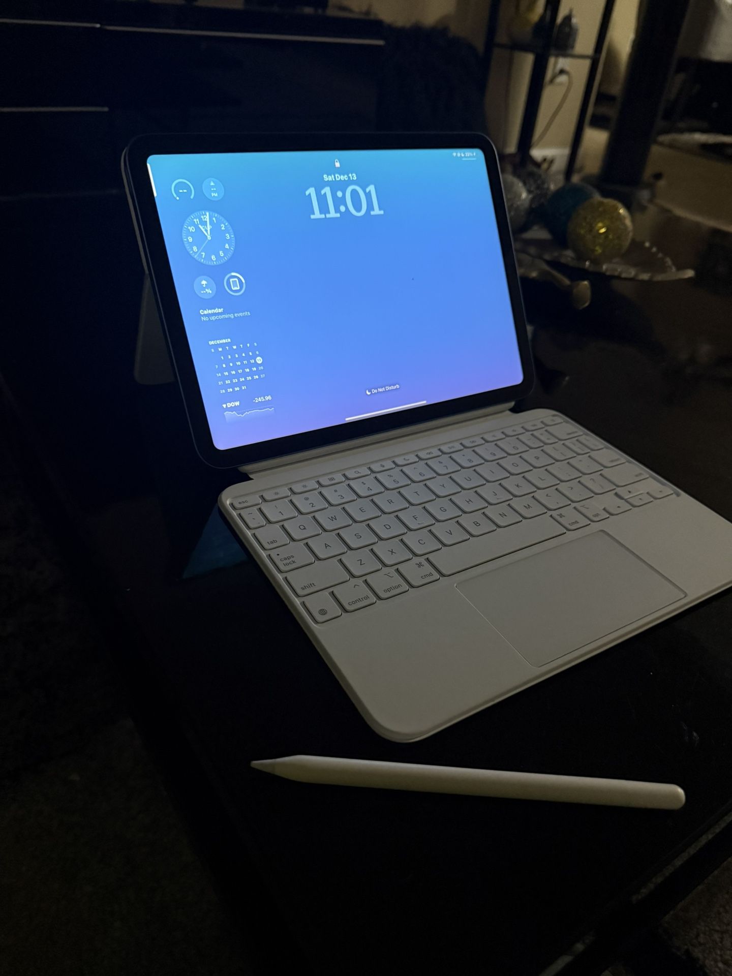 Like New Apple Ipad (2025) 128GB Midnight Blue + Apple Magic Keyboard + Apple Pencil — Barely Used