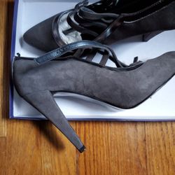 Stuart Weitzman  M6.5 Suede 4" Heels
