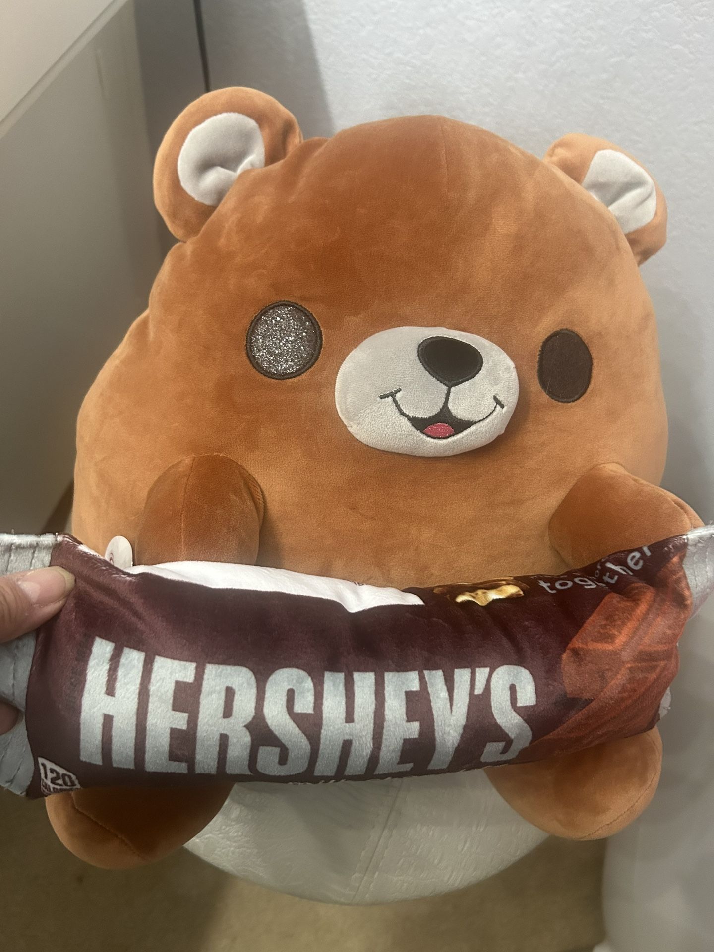 Zuru Snackles jumbo Hershey and Cinnabon