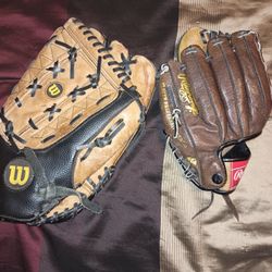 Guantes De Béisbol Dos Uno Grande Otro Pequeño 