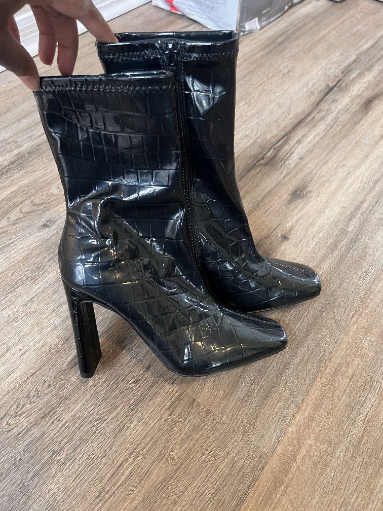 Black BOOTS