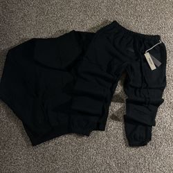 Essentials Black Tracksuit M