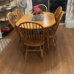 Dining Room Table , 6 Chairs 2 Leaves