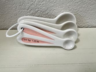 Target Bullseye Bunny Ear Measuring Spoons New Without Tags  Never Used Ceramic