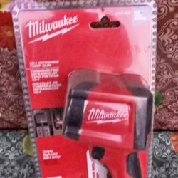 
Milwaukee
Laser Temperature Gun Infrared 10:1 Thermometer