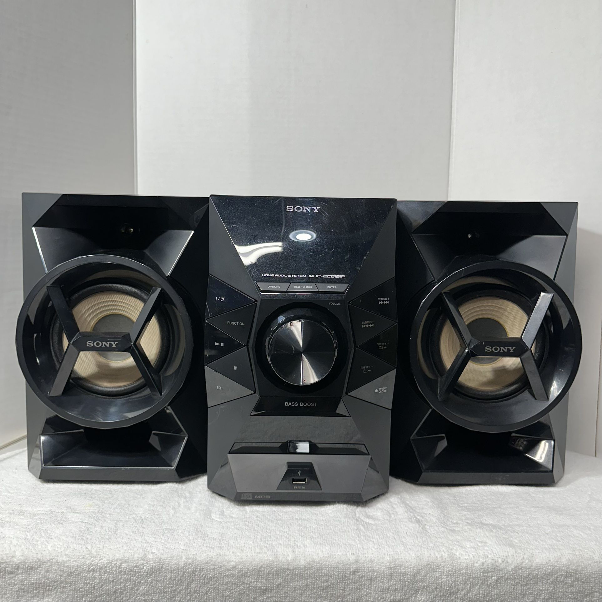 Sony Home Audio System CD/AM/FM with USB recording capability and Flash Drive Input-TESTED and Cleaned-Plays Wells