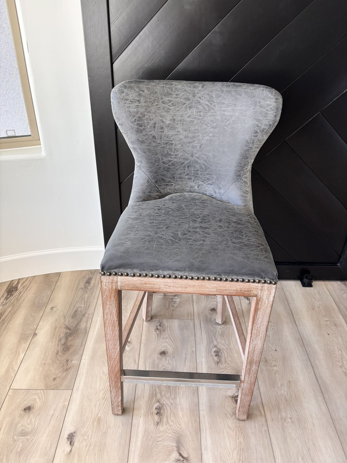 Leather bar Stools (6)