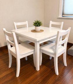 Pottery Barn Kids Toddler Play Table &  4 chairs and  Toddler Play Table Mat acrylic protection