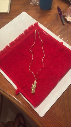 Chain with charm gold field