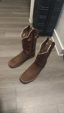 Red diamond boots brown