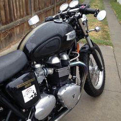2012 TRIUMPH THRUXTON 