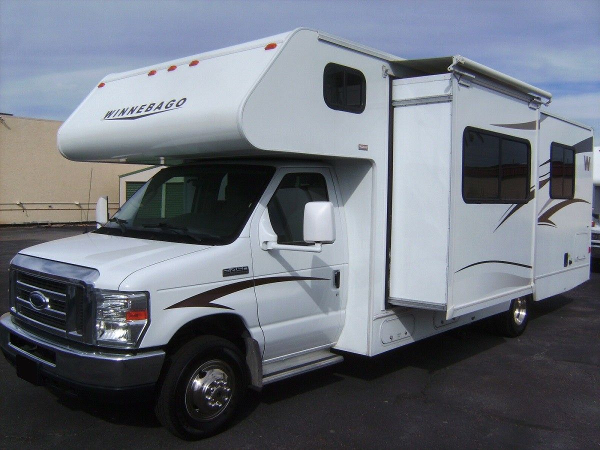 2015 Winnebago Minnie Winnie 27Q