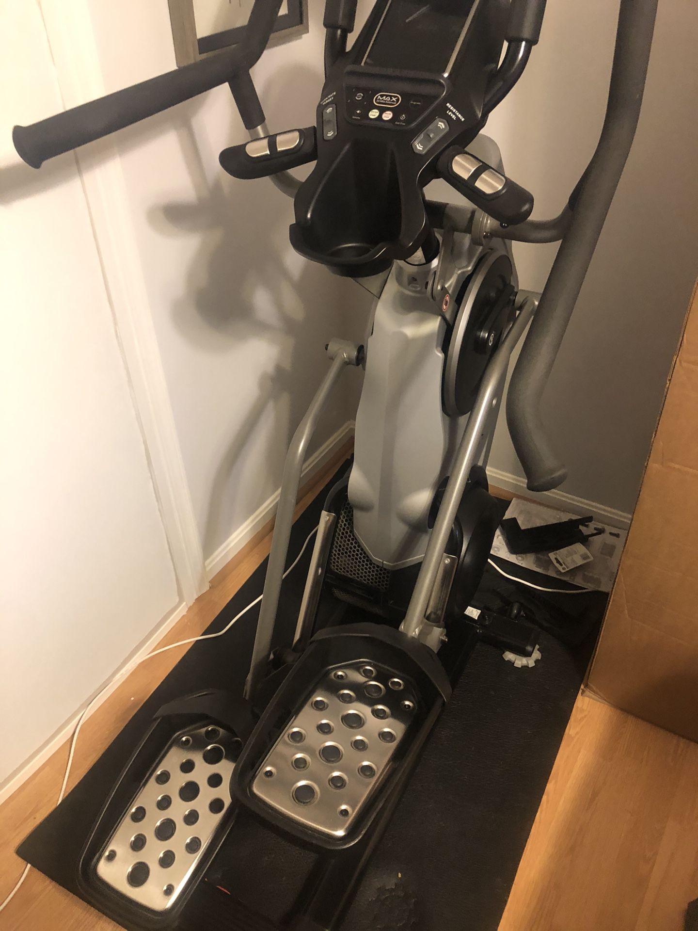 Max trainer elliptical Bowflex (M7 newer model) O.B.O price