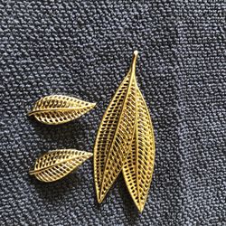 Vintage Gold Tone Leaf Brooch and Earrings 