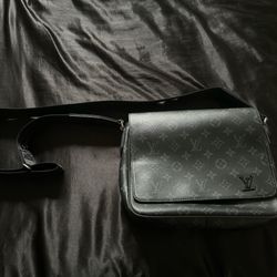 Louis Vuitton Messenger Bag 