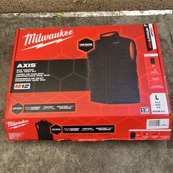 Milwaukee Men's Large M12 12-Volt Lithium-lon Cordless Axis Black Heated Vest Kit with (1) 2.0 Ah Battery and Charger