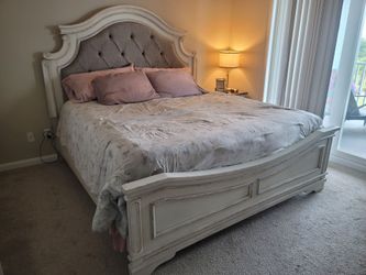 Ashley Raelyn King Upholstered bed frame