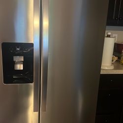 Whirlpool 21.4 Cu Ft Side - By - Side Refrigerator With Ice Maker ( Fingerprint Resistant Stainless Steel ) Lowe’s 