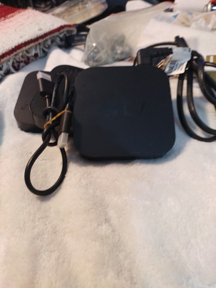 3 Apple Tvs