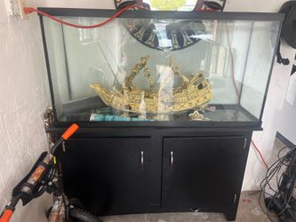 Fish tank with cabinet stand