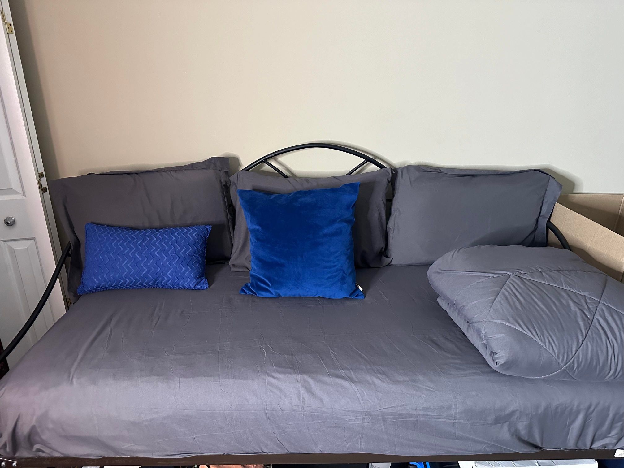 bed/couch 