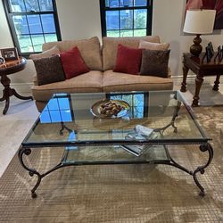 GLASS COFFEE TABLE ( Open to negotiations !!)