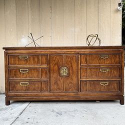 Beautiful Mid century dresser, console or credenza by Thomasville mystique 