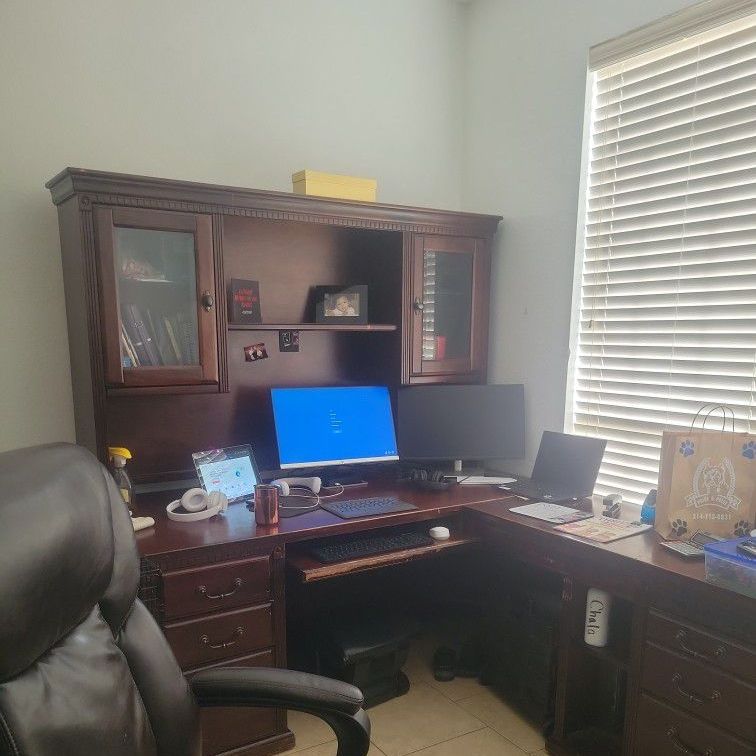 Office Desk with matching file cabinet 