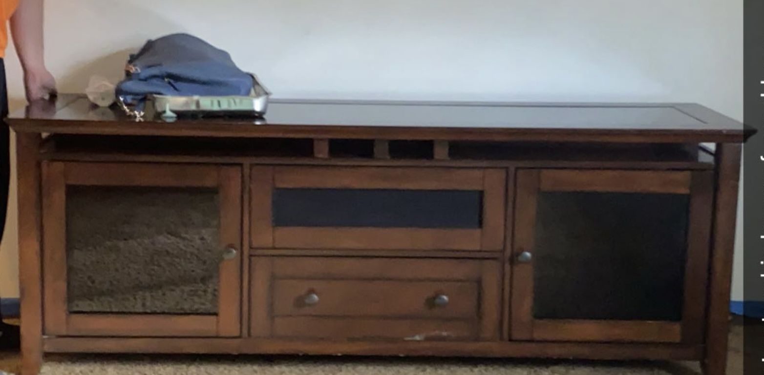 BIG TV STAND/entertainment Center