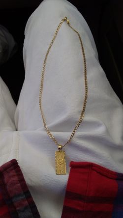 10 k gold chain and charm