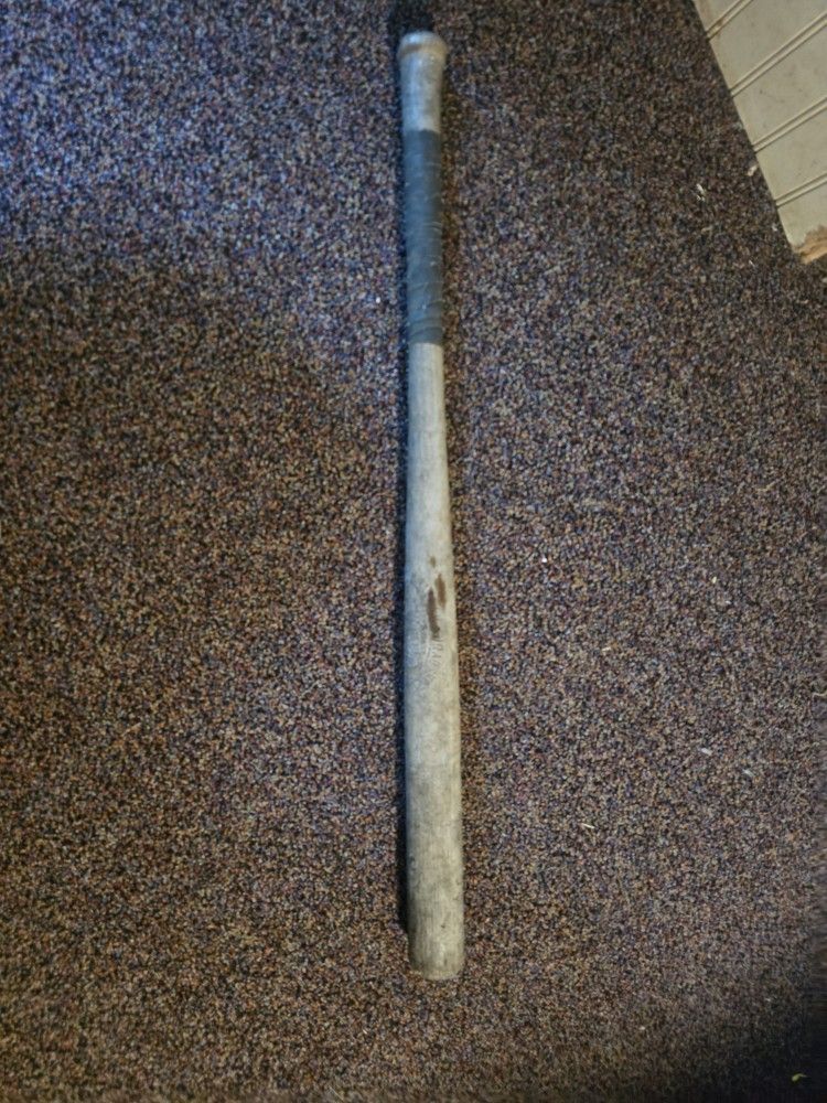 Antique Wooden Lousiville Slugger Bat