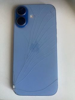 Apple iPhone 17 – Cracked Back Glass