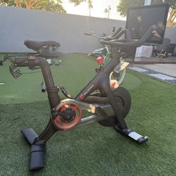 Peloton PL01 Indoor Stationary Exercise Bike
